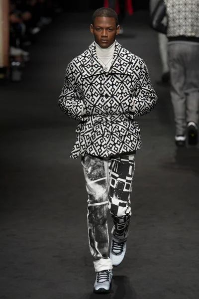 Look 26